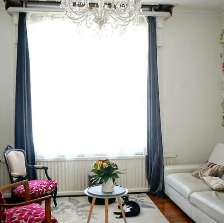 Les Bains House & Garden 5 Min Walk 度假居 *