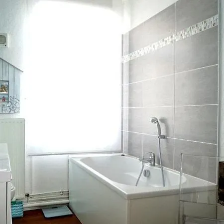 Les Bains House & Garden 5 Min Walk * 马洛莱班